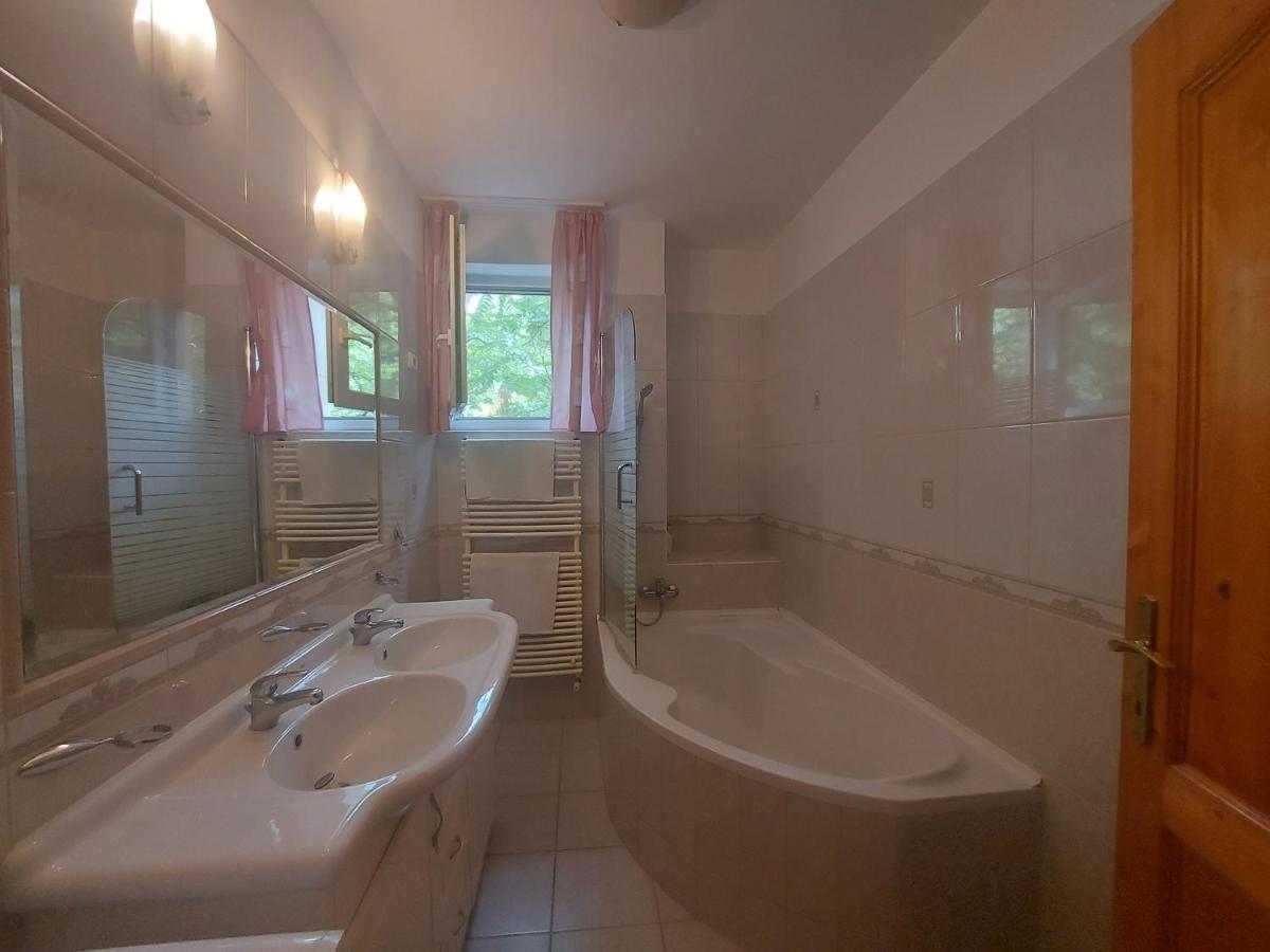 Lara Apartman Дебрецен Экстерьер фото